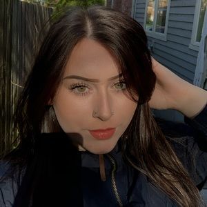 Meet your Posher, Annie